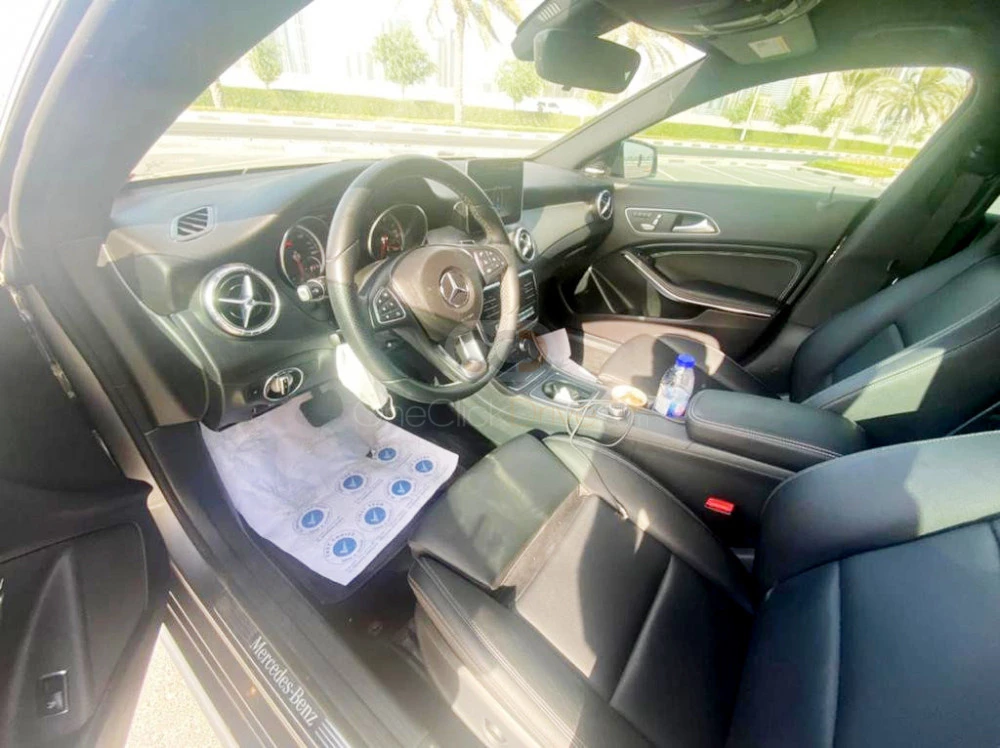 Gümüş Mercedes Benz CLA 250 2018 for rent in Dubai 4
